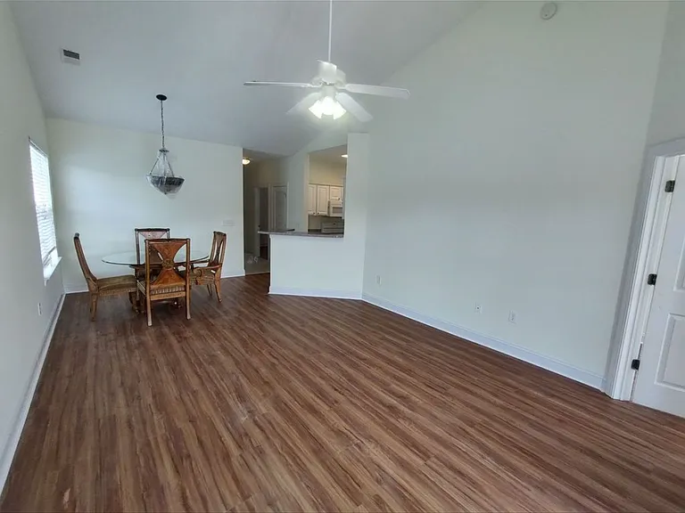 114 Fountain Pointe Ln #304 — Photo 3