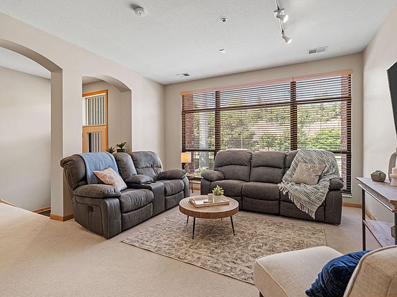 4th image of 294 Spring St