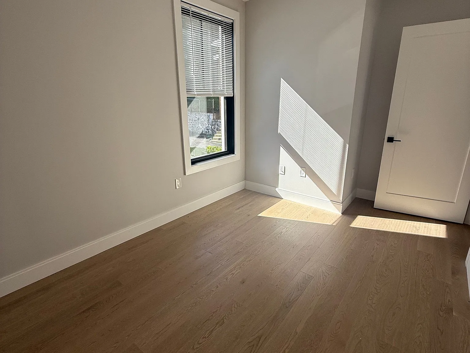 2 bed, 2.0 bath, 960 sqft, $4,195 — Photo 4