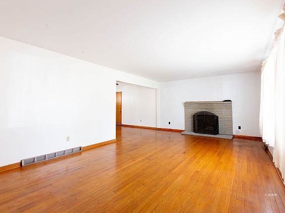 5th image of 410 McArthur Ave