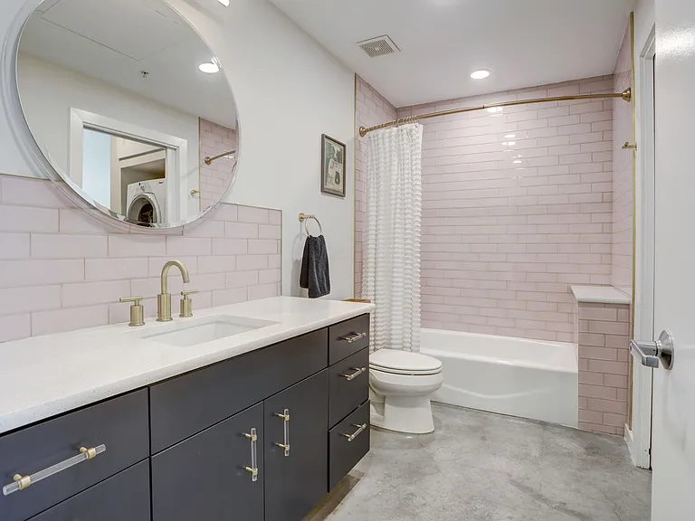 2124 E 6th St #412 — Photo 11