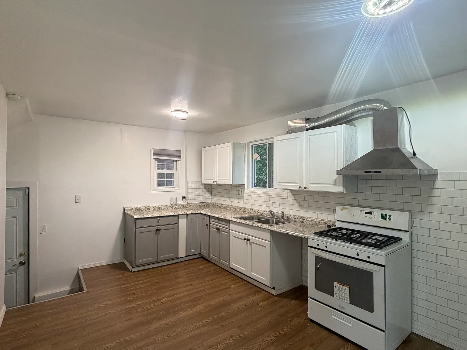 3 bed, 1.5 bath, 1314 sqft, $1,400 — Photo 4