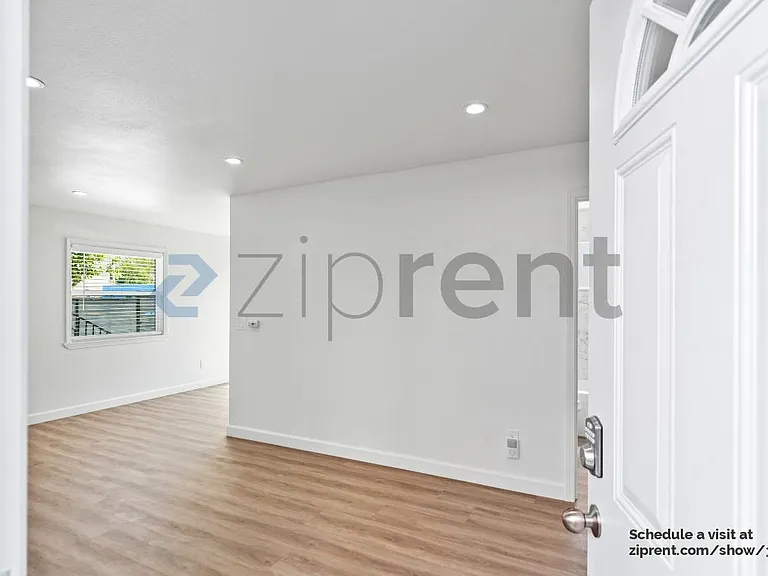 1421 Adeline St — Photo 3