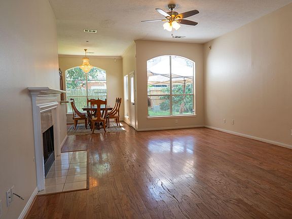 4th image of 15627 Rosewood Hill Ct