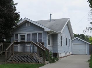 1016 N 6th Ave E, Newton, IA 50208