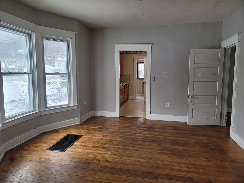 1st image of 517 Garfield Ave NW APT 1