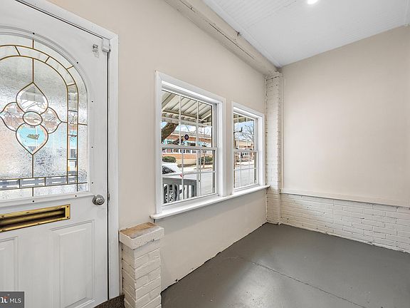 3rd image of 1113 N Pine St