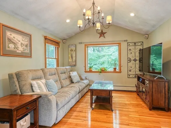 113 Edgehill Rd #113, Norwood, MA 02062