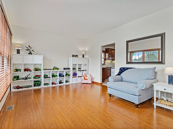 3rd image of 301 Turnbridge Dr