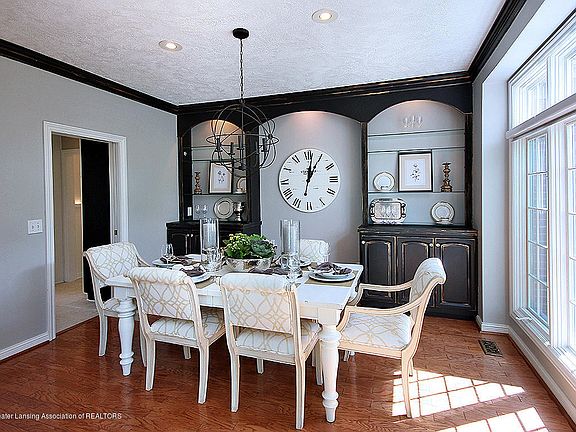 4th image of 2056 Timberview Dr