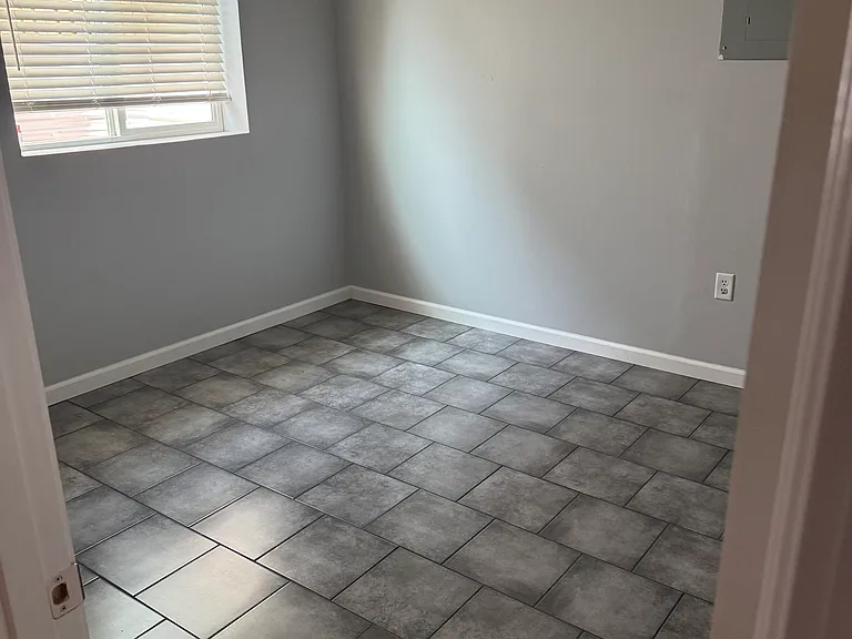 6402 S 167th Ave — Photo 14