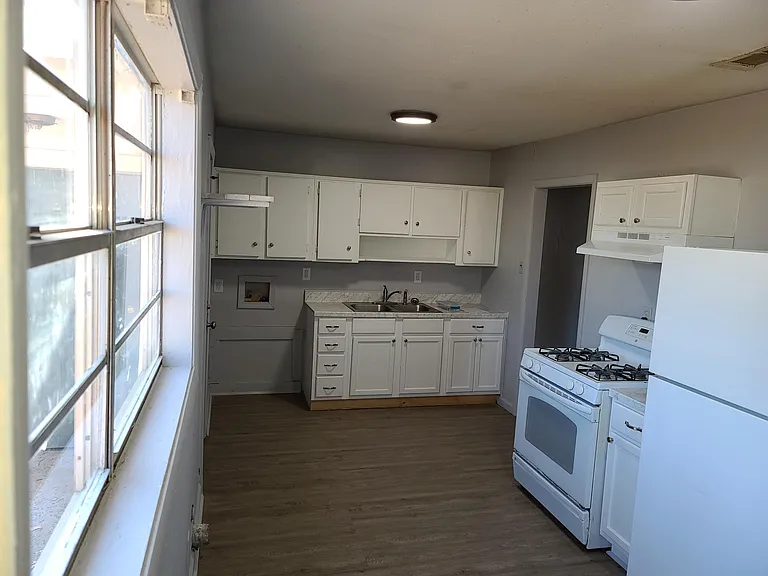 3203 Fairview Dr #HOME — Photo 3