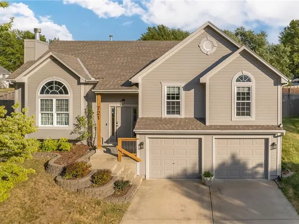 721 SE Pierre Ct, Lees Summit, MO 64063