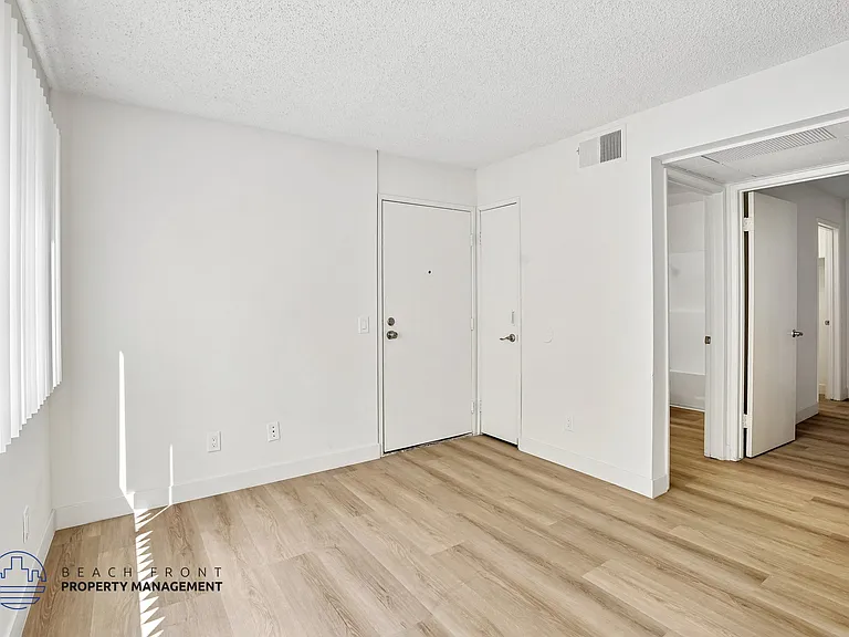 Grand View Tower Apartments — Photo 16