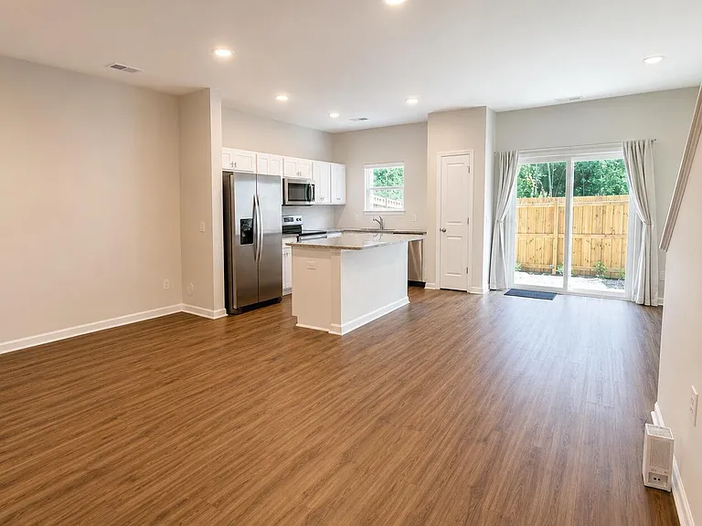9060 Laurel Bay Ln — Photo 5