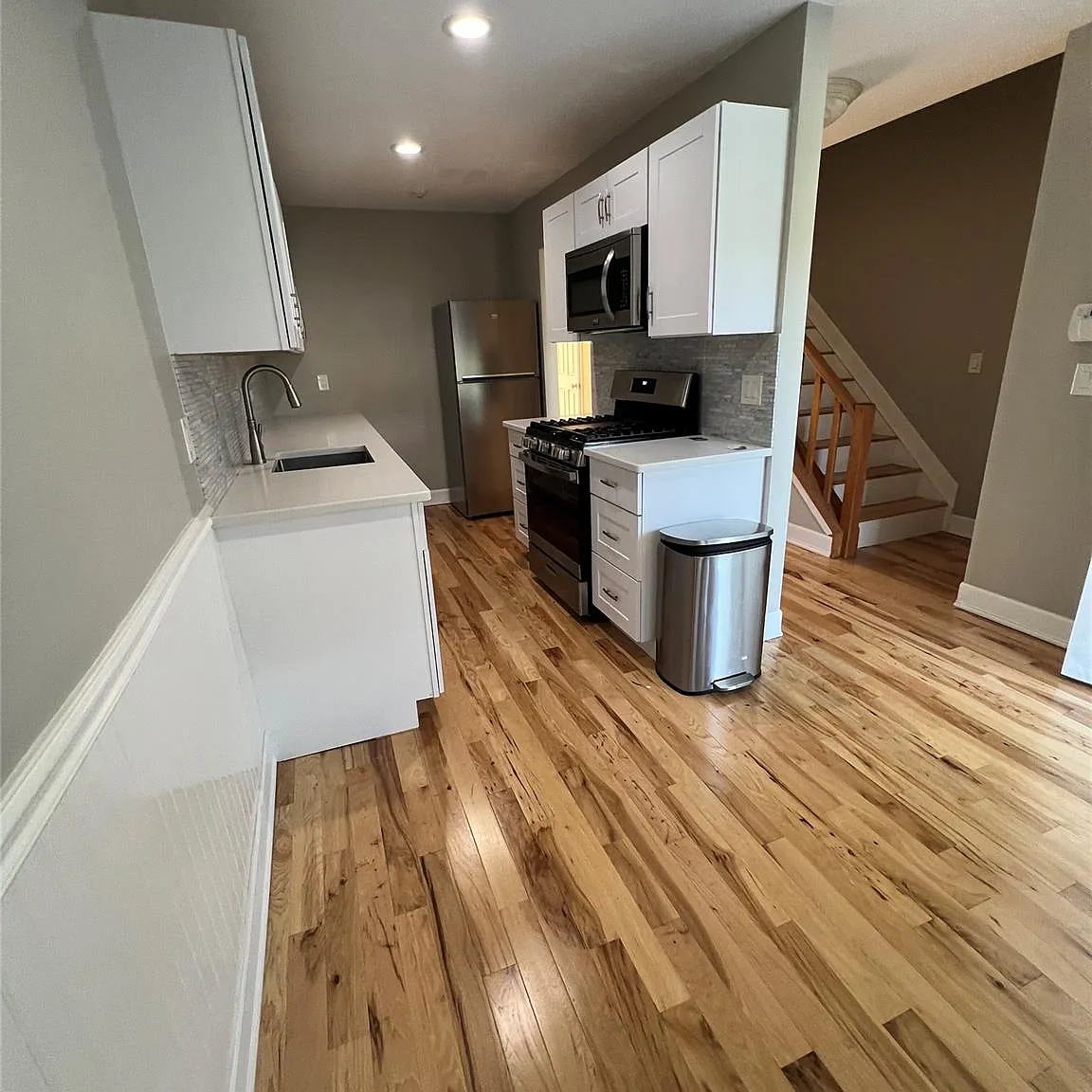2 bed, 1.5 bath, 1173 sqft, $3,200 — Photo 2