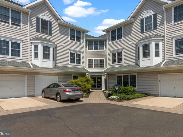 42 W College Ave APT 215, Yardley, PA 19067