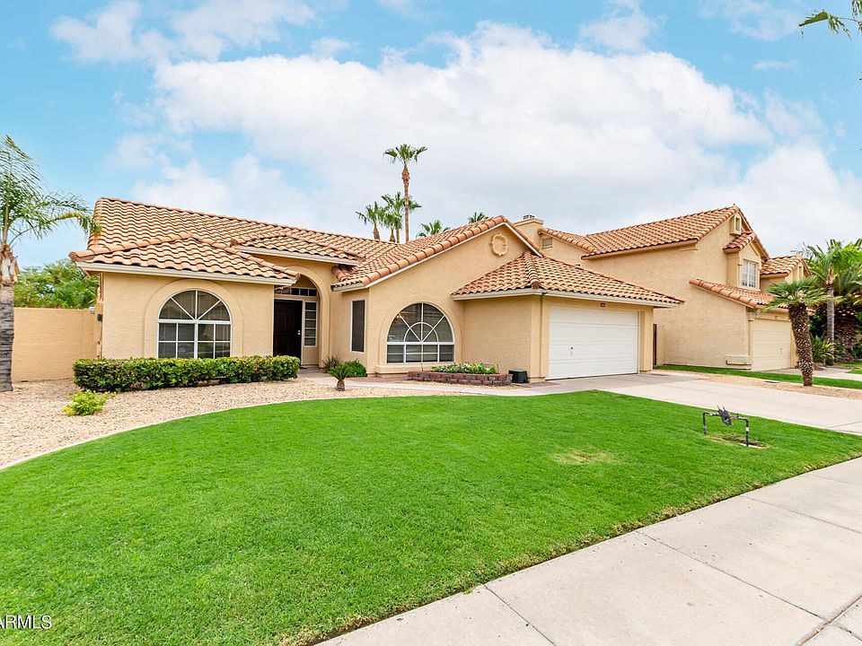 1st image of 2351 W Myrtle Dr