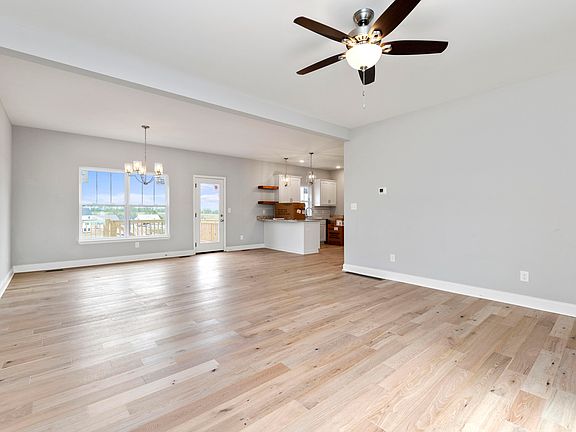 4th image of 709 Shaker Dr
