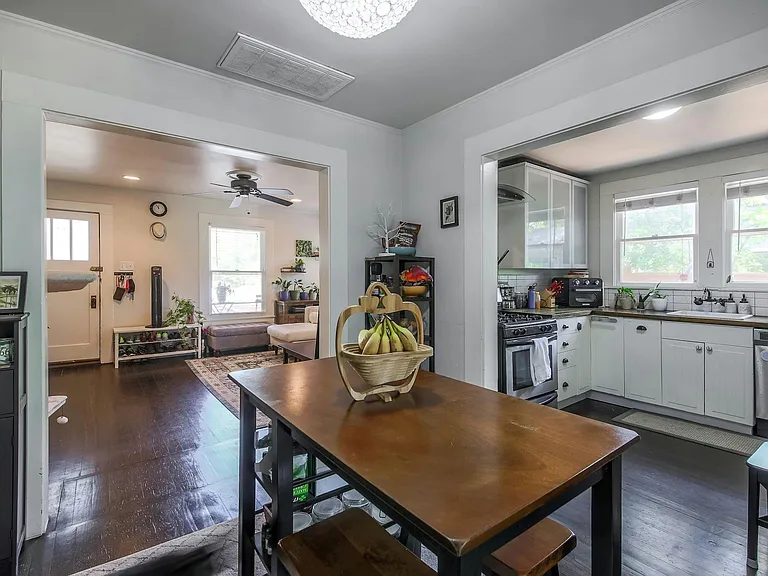 3111 Robinson Ave — Photo 10