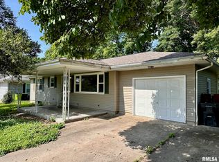 9 Edgehill Ct, Jacksonville, IL 62650