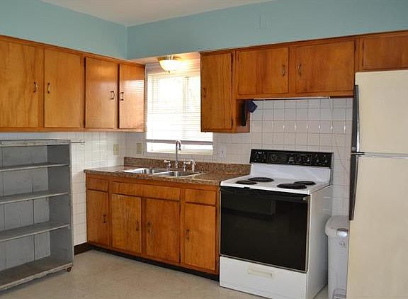 4th image of 5801 Victoria Ave