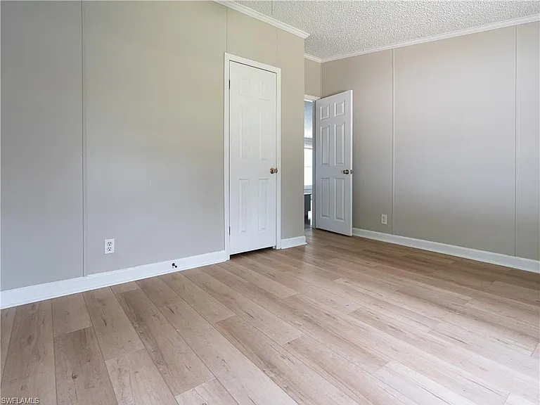 10910 NE 97th Pl — Photo 15