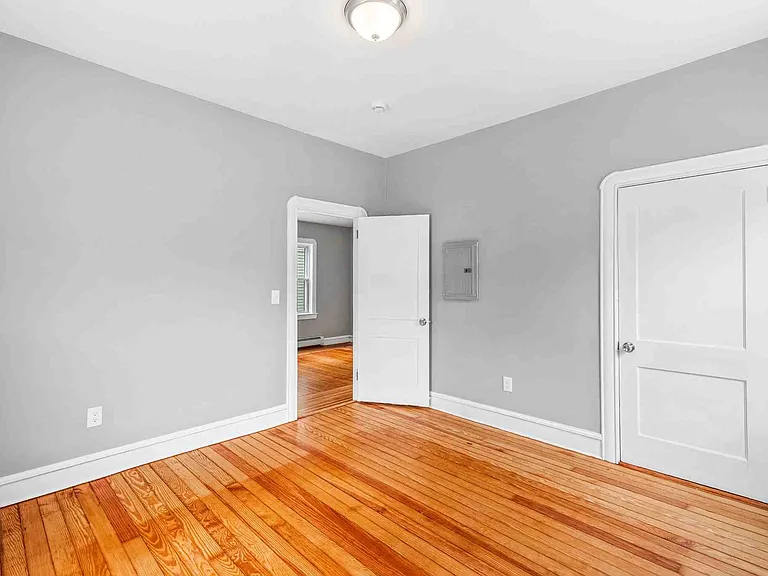 100 Weetamoe St #1 — Photo 11
