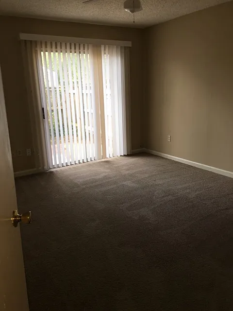 3 bed, 1200 sqft, $1,100 — Photo 3