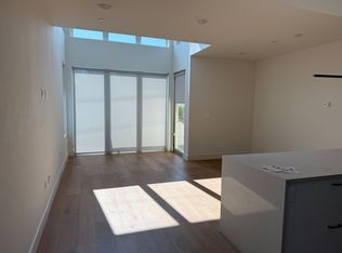 2000 N Beachwood Dr #101, Los Angeles, CA 90068