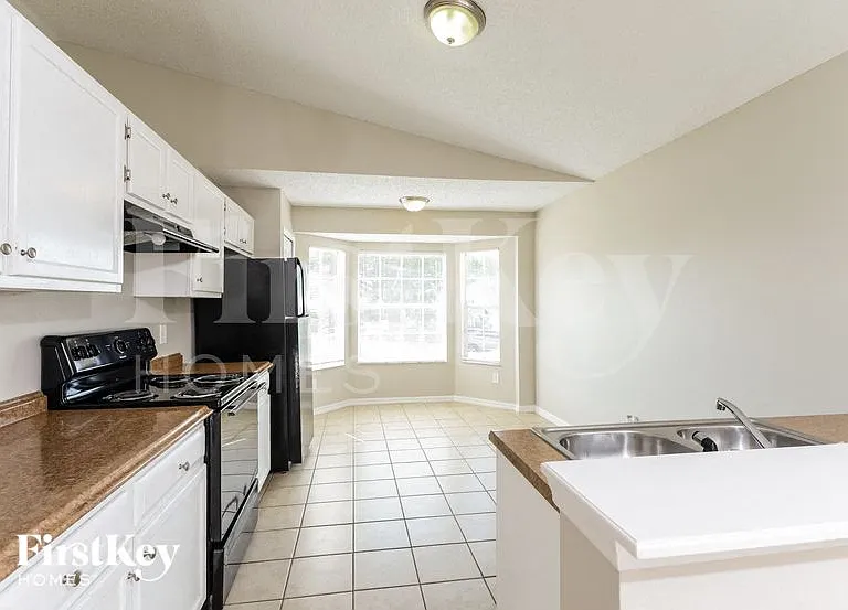 7547 Groveoak Dr — Photo 5