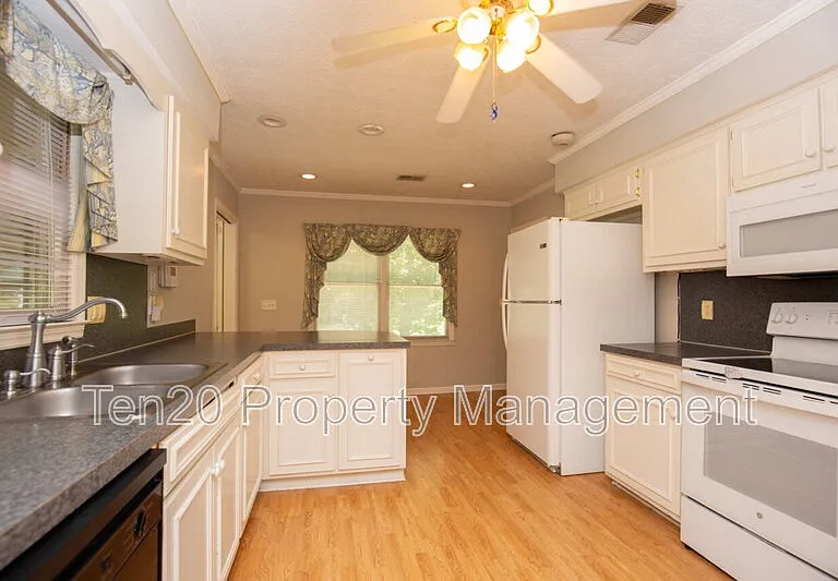 1430 Lokey Dr — Photo 7