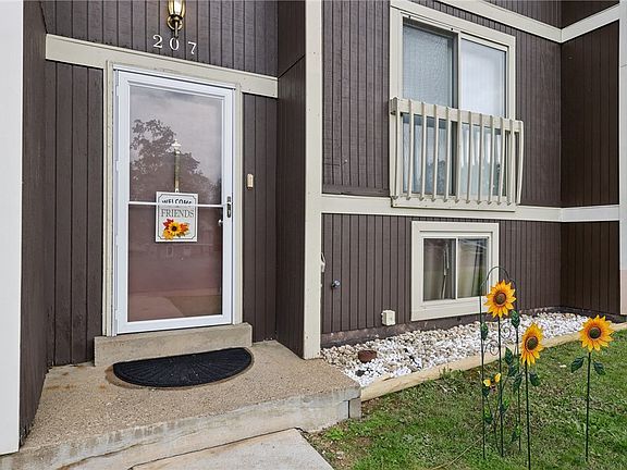 2nd image of 207 Parkwood Dr