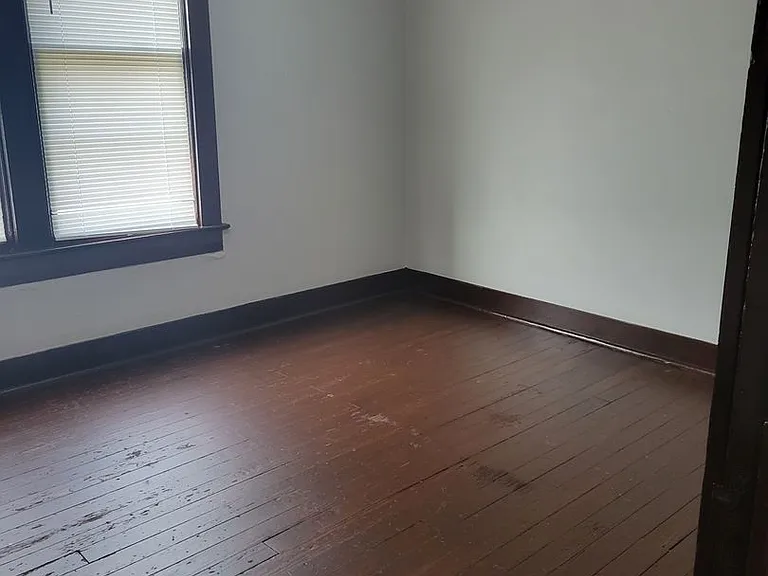 438 E Creighton Ave — Photo 13