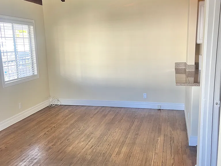 4042 La Crescenta Ave — Photo 4