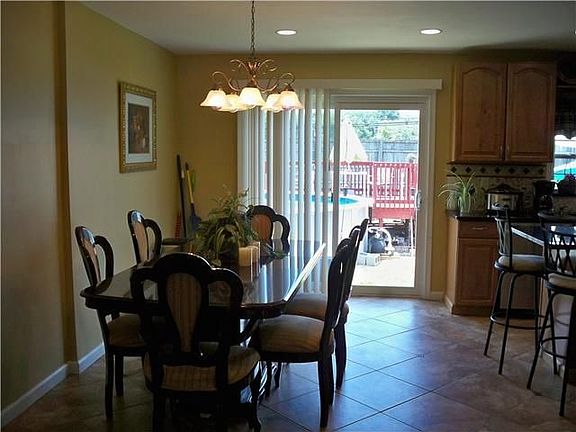 5th image of 191 Scottfield Dr