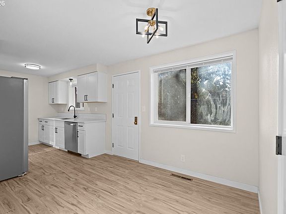 4th image of 14201 NE 14th St