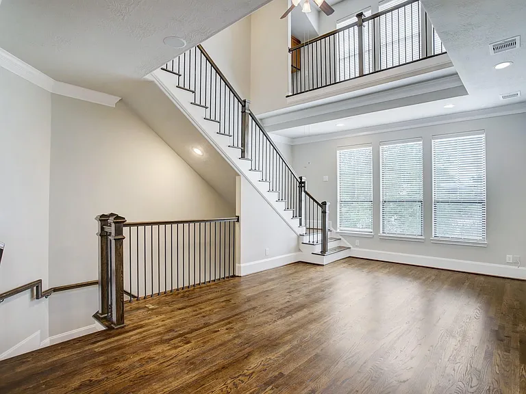 1046 W 23rd St #H — Photo 13