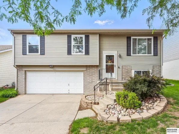 17612 Olive St, Omaha, NE 68136