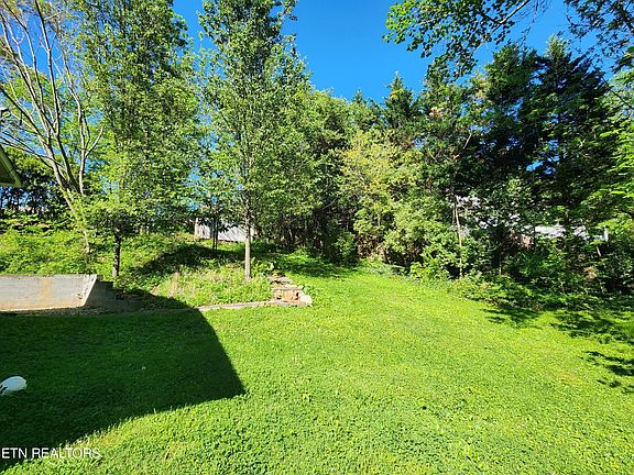 5th image of 739 Peterson Ln
