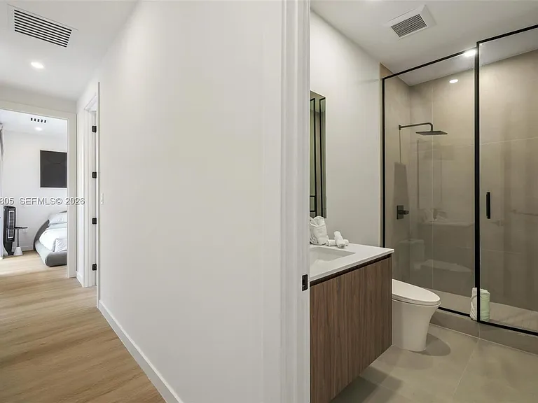 984 SW 10th St #1 — Photo 43