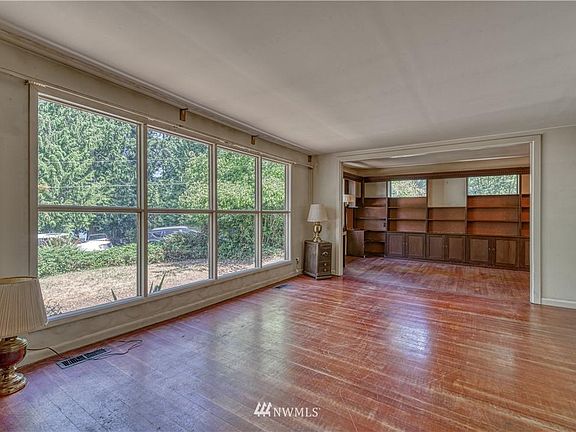 5th image of 9157 Utah St NE