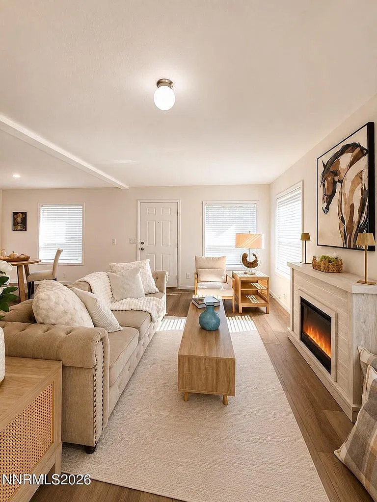 3 bed, 1231 sqft, $2,000 — Photo 3
