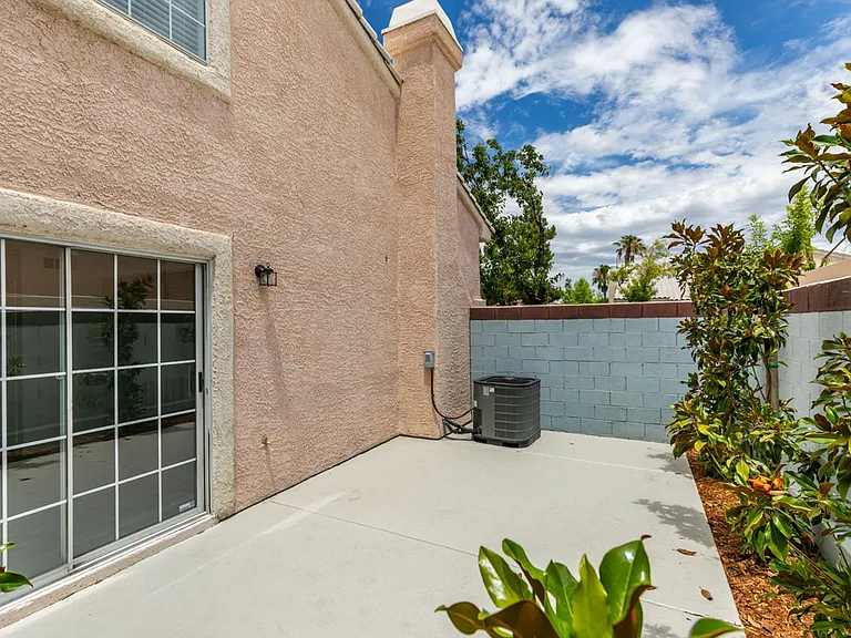 8449 Blue Island Ave — Photo 31