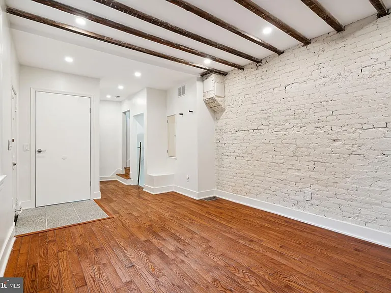 136 Carpenter St #C — Photo 7