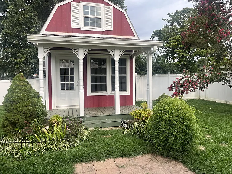 604 College Ave E — Photo 28
