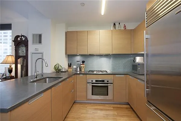 Rented by Space Marketing Shop | media 12