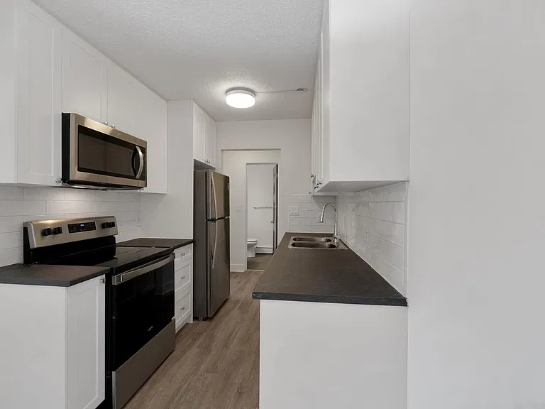 130 Stewart Ave #9 — Photo 17