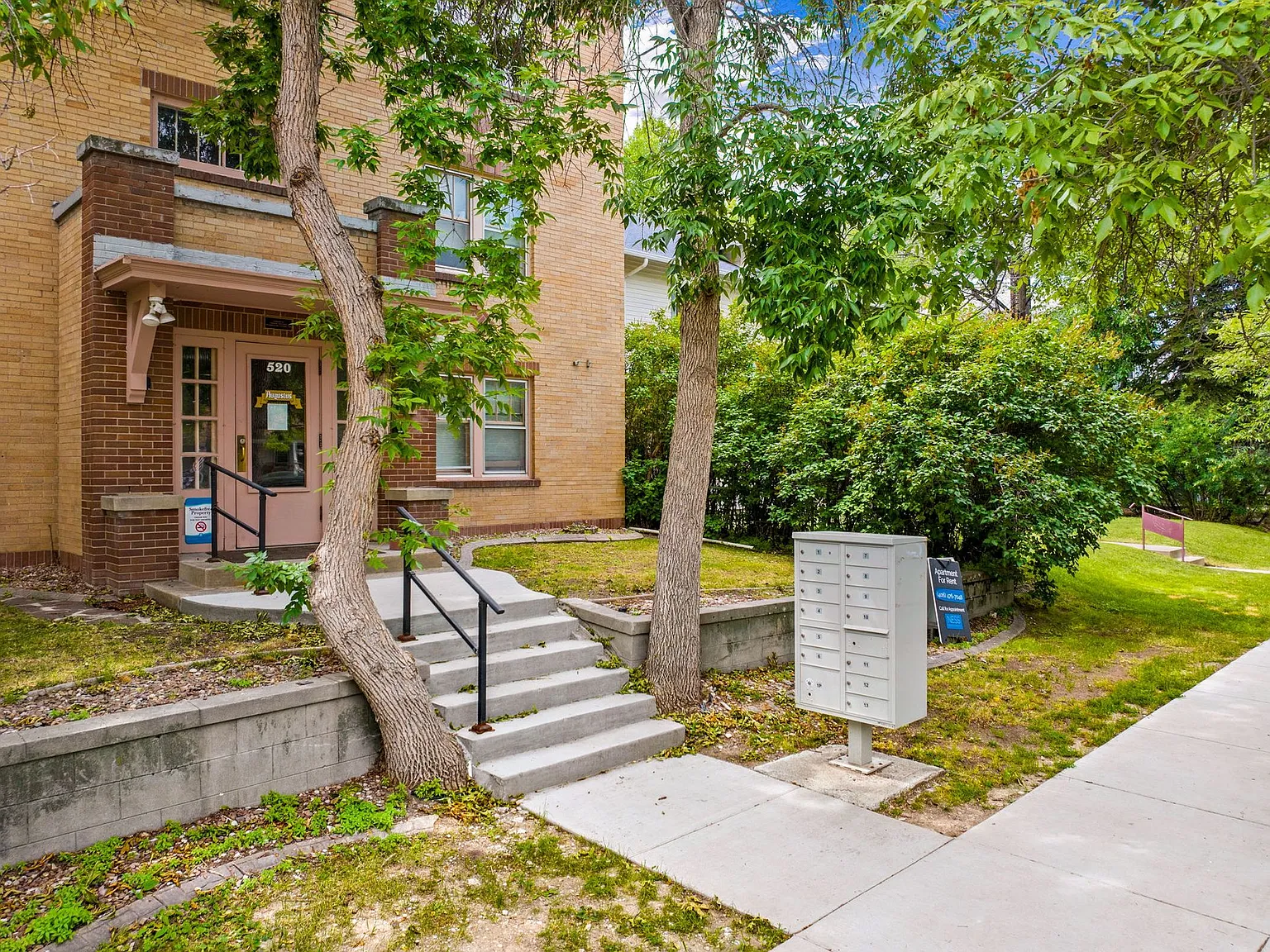 Augustus Apartments — Photo 4