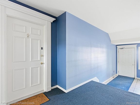 4th image of 408 Fox Hills Dr S #2